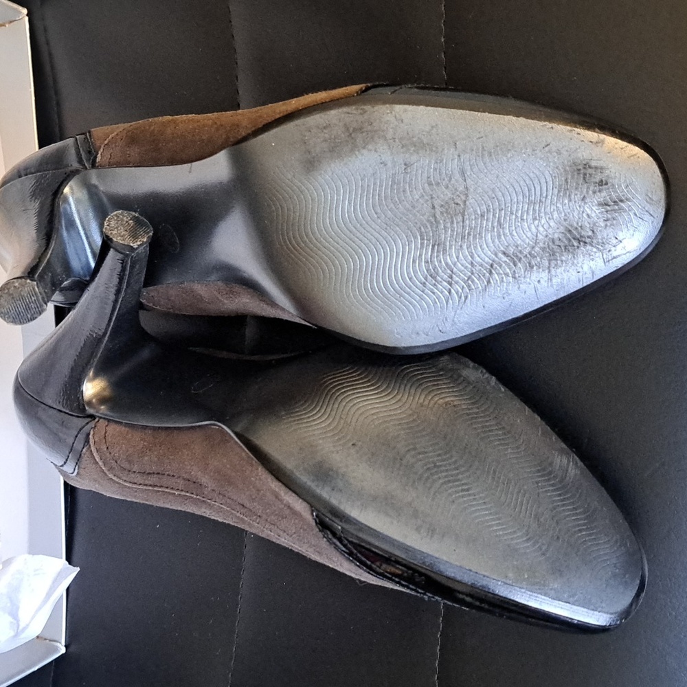 LNIB BEAUTIFUL Heels - Picture 6 of 9
